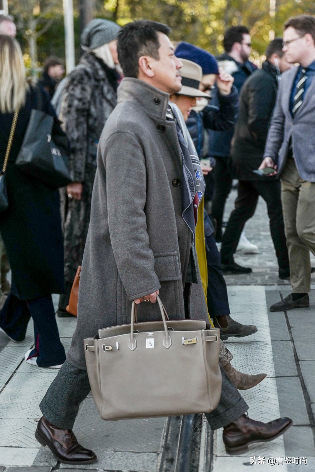 男人的包袋太单调？那一定是你有误会，它比你想象的要丰富