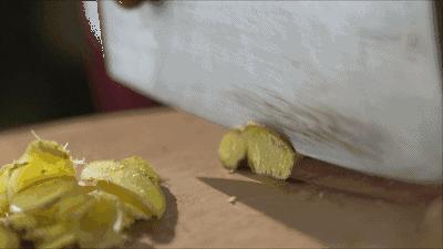 嘴唇干裂爆皮治哪个脏腑虚,嘴唇干裂是哪个内脏有问题