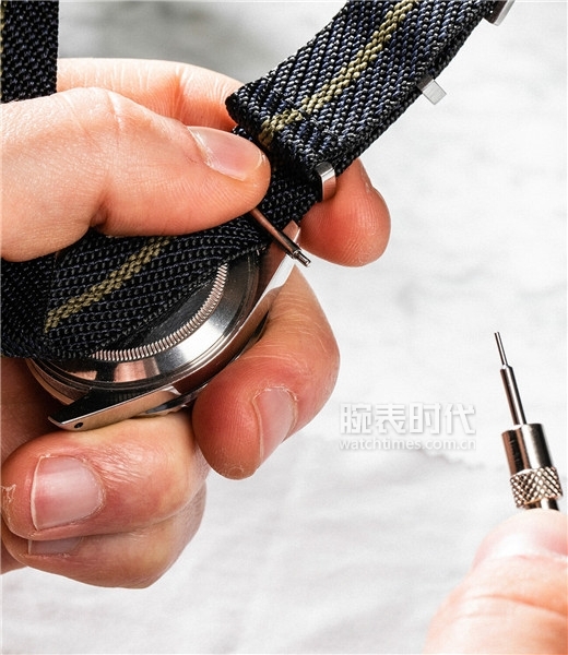 小米手环换表带教程,小米手表x5换表带图解