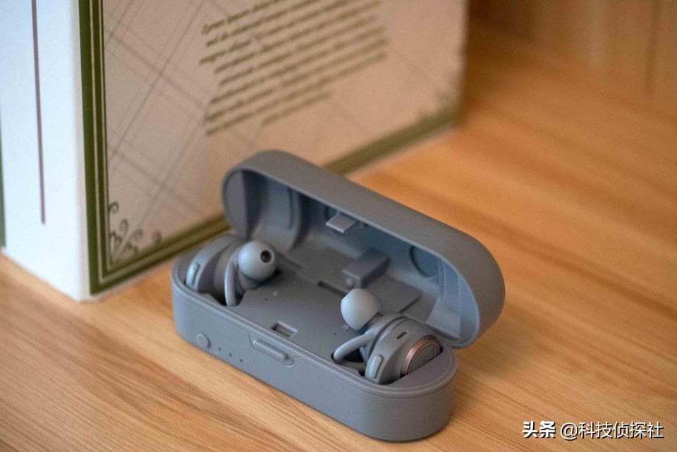 半入耳无线耳机测评,入耳式耳机高级感