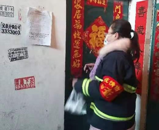 你摁“一键通”我来当“代购”这里的网格员又多一份“差事”