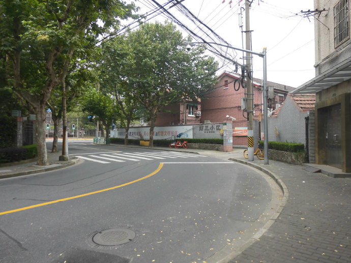 租界公园、跑狗场、卷烟厂，这条马路“活化石”太多