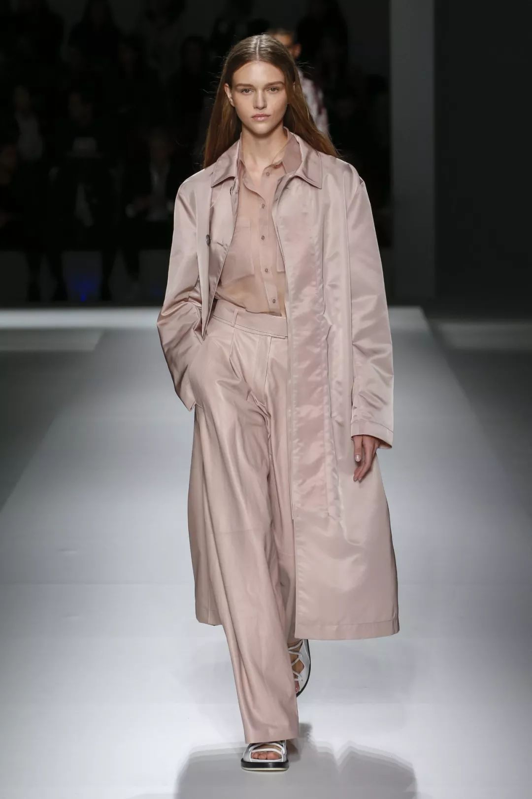 廓形服装款式设计稿,服装版型s型