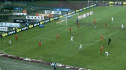 来开心一下,国足让人喷饭的爆笑gif