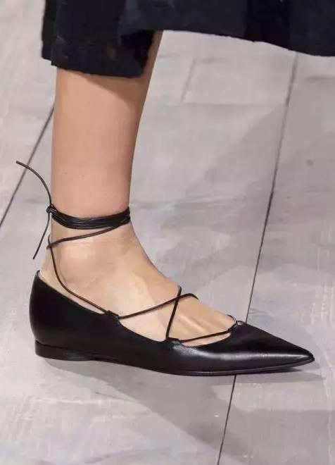 怎样选适合脚型的鞋子,找到一双显脚型好看的鞋子