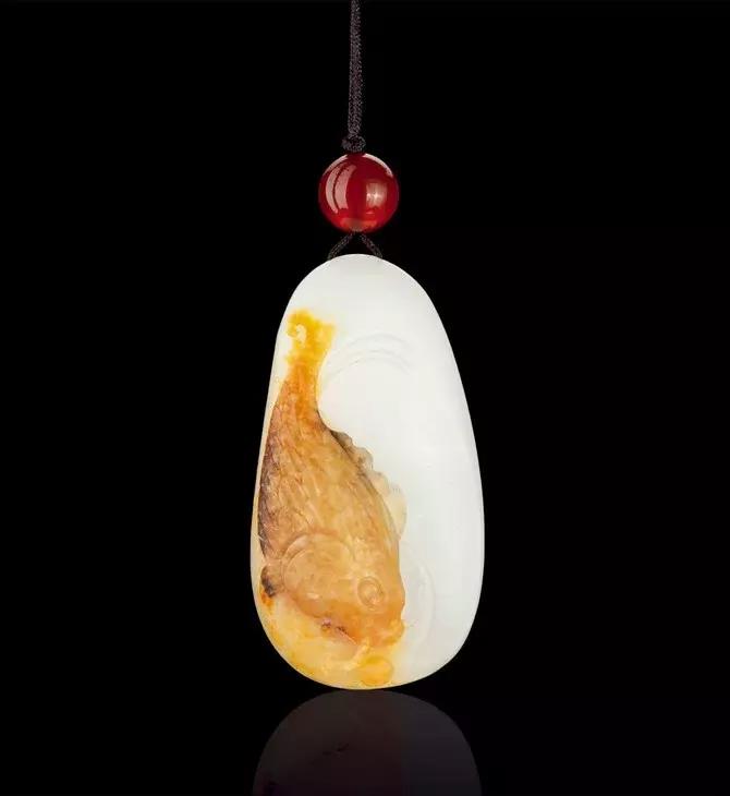 俏色羊脂美玉，美皮玉雕更美