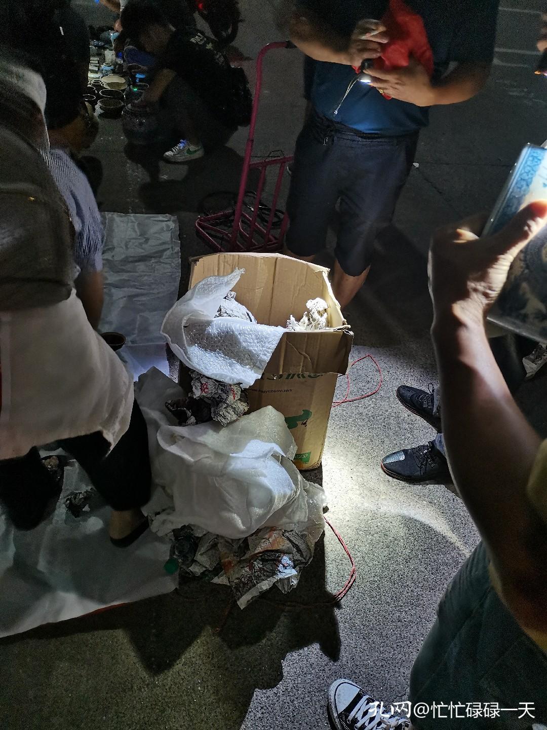 逛凌晨鬼市,凌晨三点的古玩市场