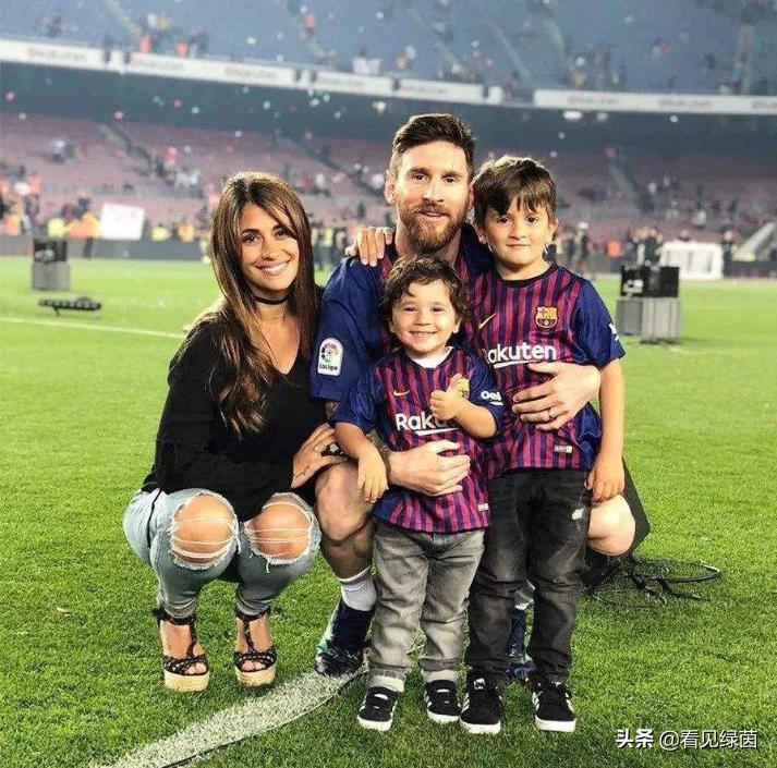 俏皮可爱足球宝贝,足球宝贝最新款