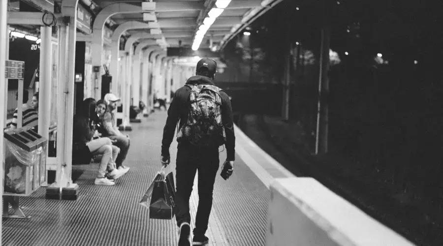 工资5千月供2千压力大吗,工资5千还7千