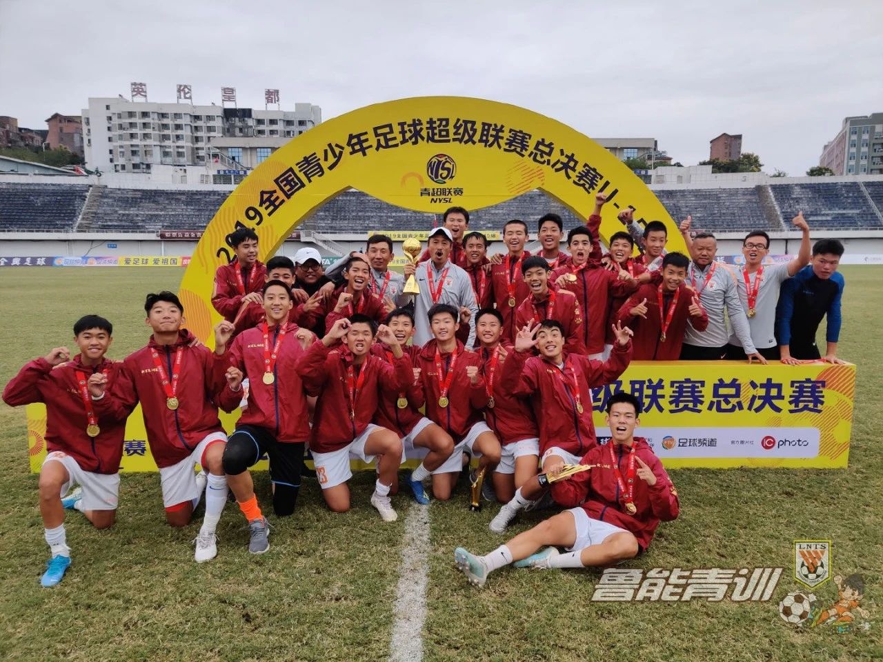 椴佽兘鍥藉皯澶ф埛鏁欑粌,椴佽兘鎴愪负瓒崇悆涓诲姏