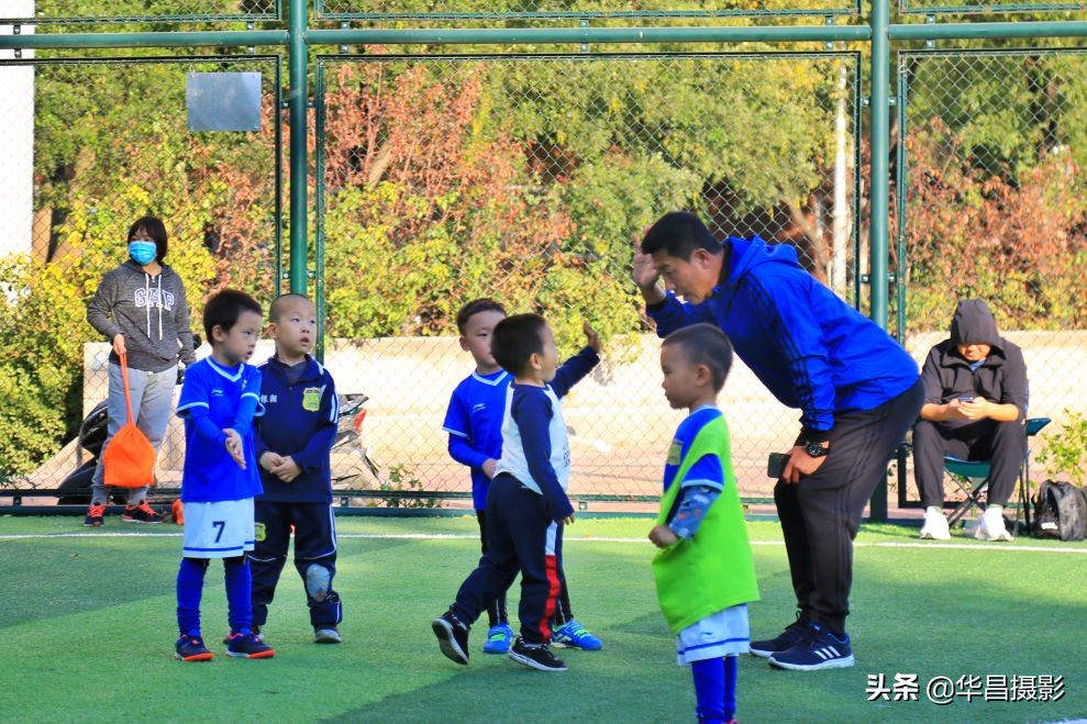 儿童足球训练搞笑瞬间,小孩足球训练10个基本动作