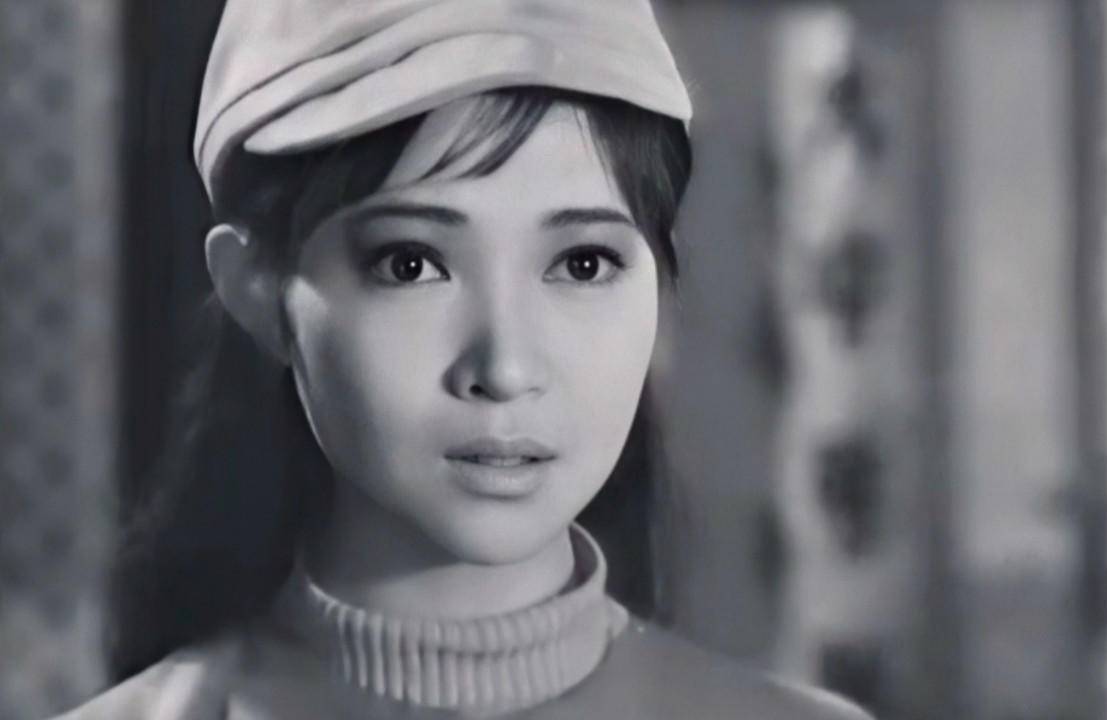 73岁影后萧芳芳：周星驰的理想爱人，与李连杰亲如母子