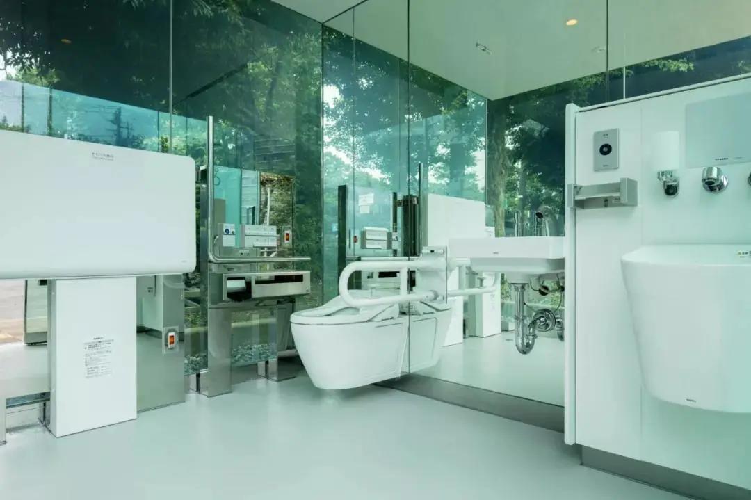 日本新型透明公厕,日本公厕设计