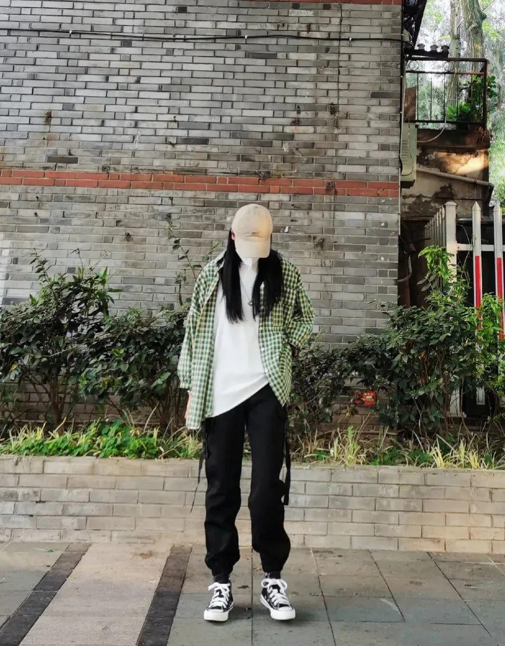 买百搭的衣服不撞款的t恤,春夏最值得穿的t恤