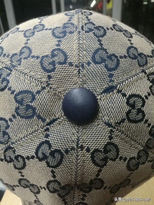 如何分辨奢侈品服装的真假,奢侈品包包怎么在网上鉴定真假