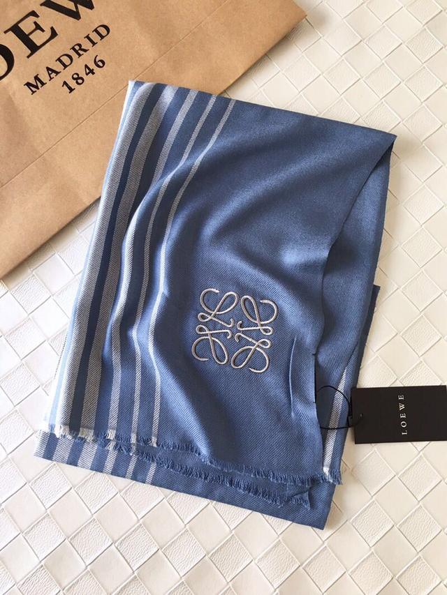 2019年最时尚系围巾方法,2022年最流行的奢侈品围巾