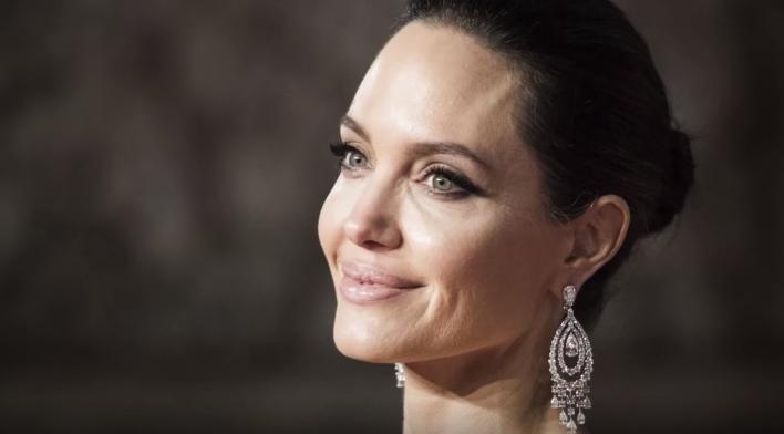 安吉丽娜朱莉的惊艳电影,安吉丽娜朱莉年轻时期电影