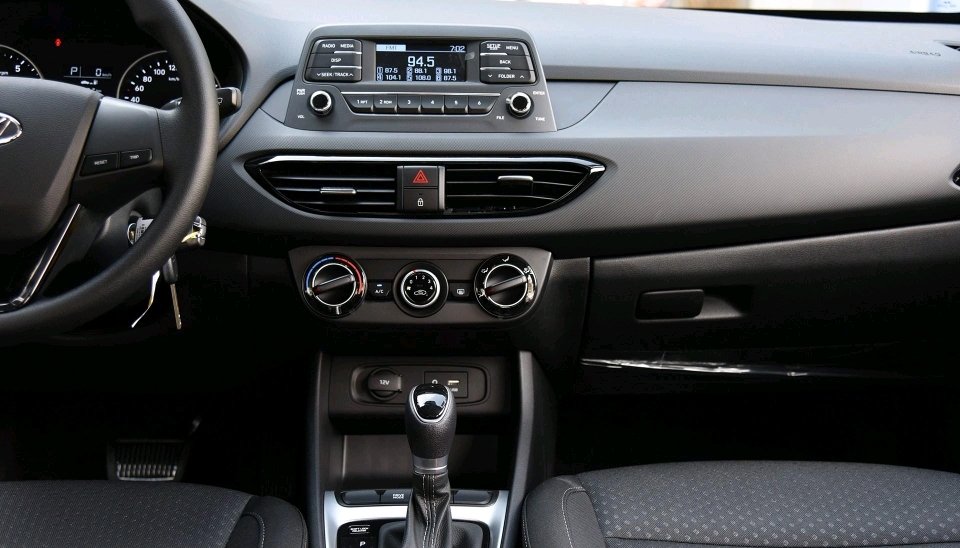 现代悦动最低车价,现代悦动油耗测评试驾视频