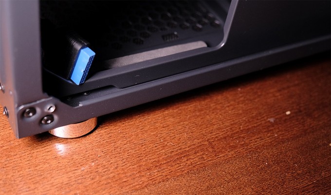 我给我老婆配了一台他们单位最好的电脑，让她再也没有理由划水