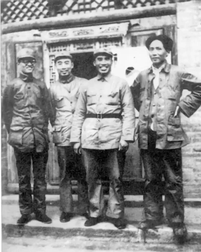 博古是怎样当上*党**的总书记的卸任之后在干嘛