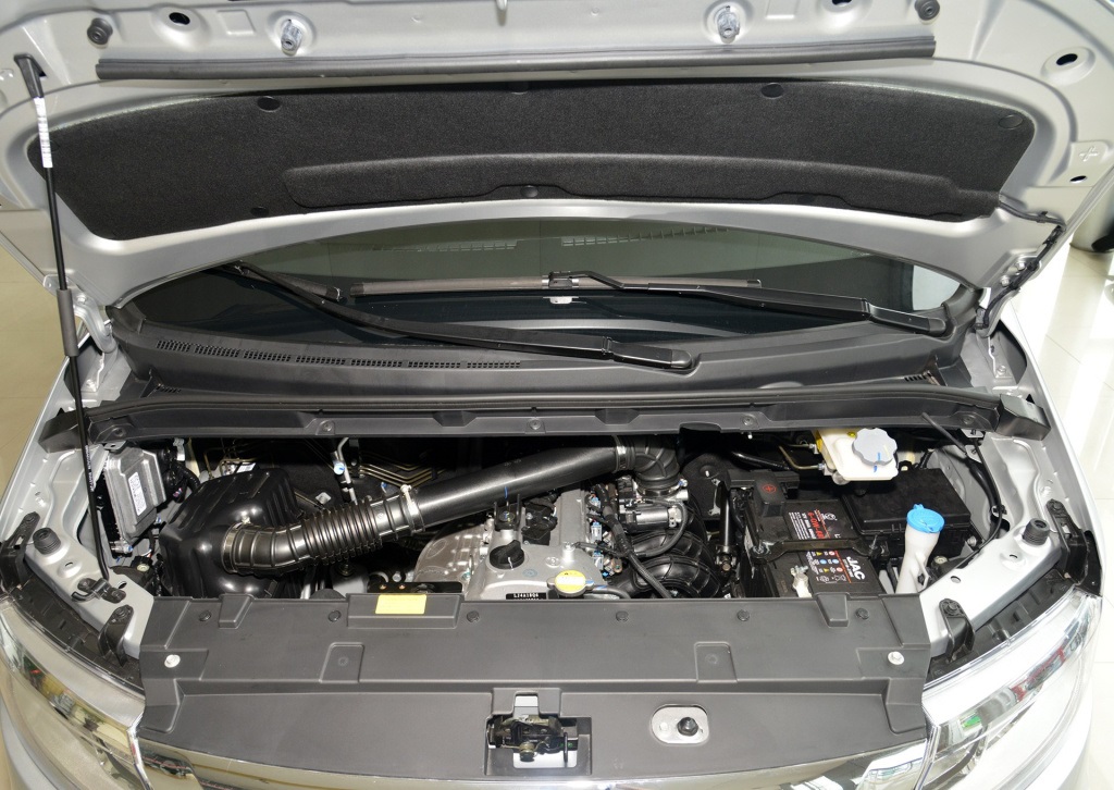 江淮瑞风m3自动挡落地价五菱宏光,五菱宏光plus和江淮瑞风m3哪个好