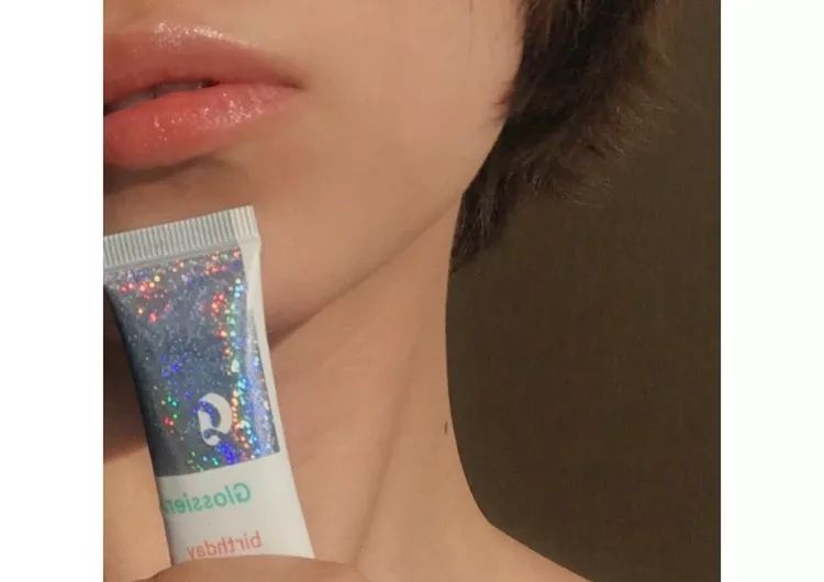 全网爆火彩妆,supreme粉底液