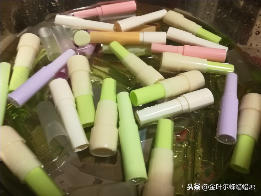 蜂蜡怎么做成唇膏,自制蜂蜡唇膏的危害