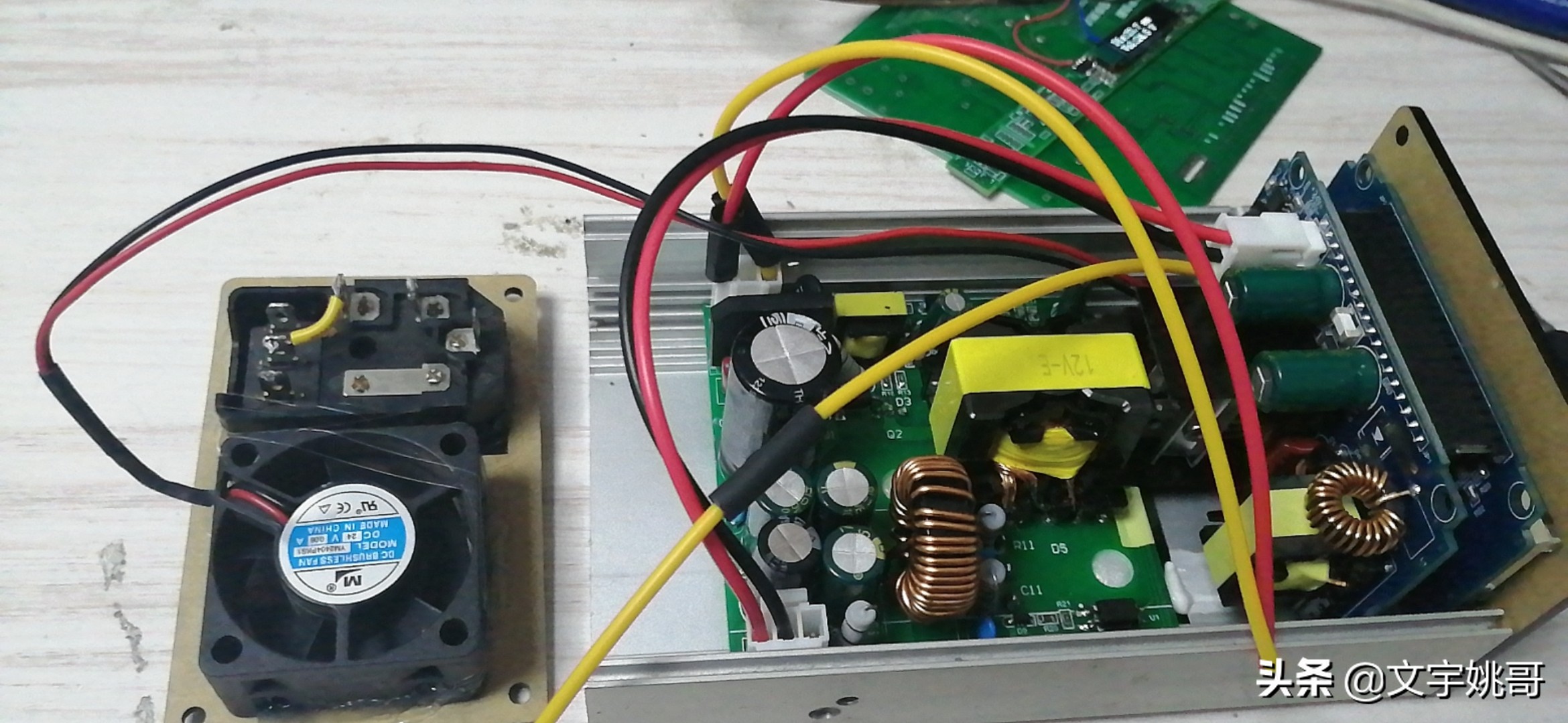 还在玩T12吗?快来看看用WY710高频烙铁主板组装台高性能高频烙铁