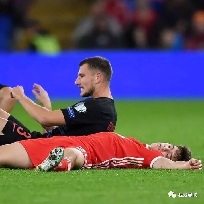曼联新援遭遇惊魂一刻！倒地晕迷数分钟，周末双红会伤不起