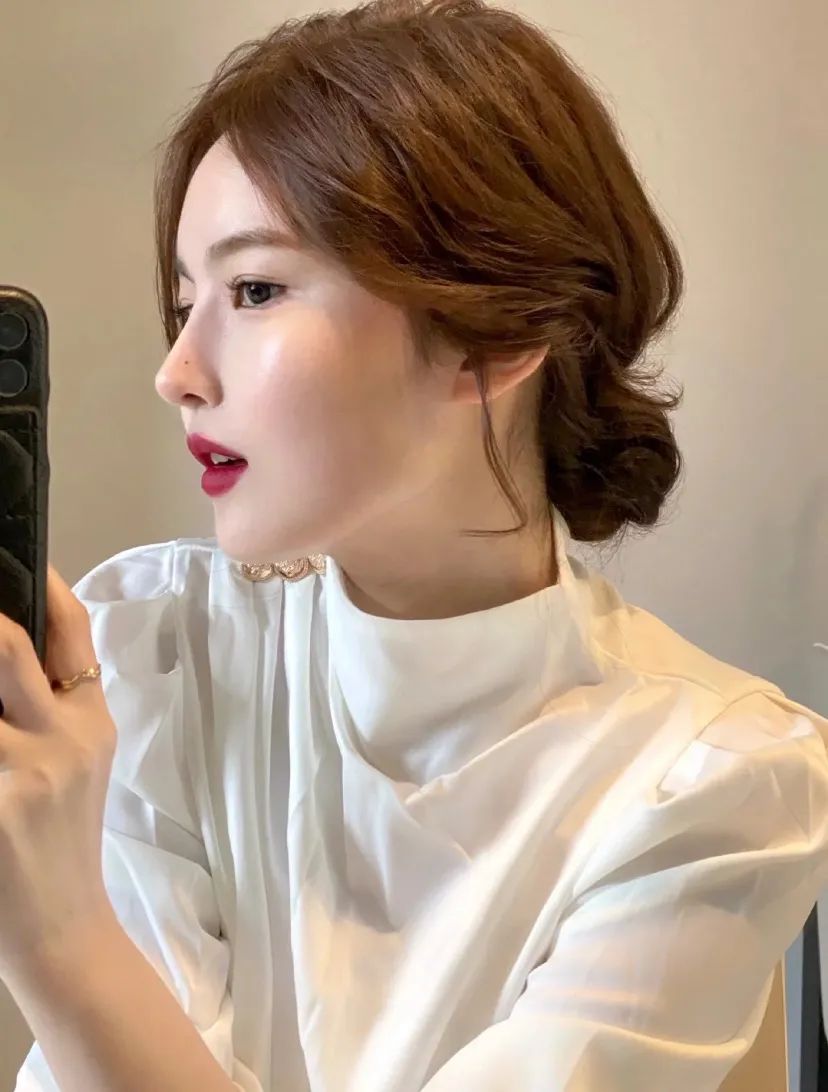 披发显脸小的发型,初中生可以扎的发型显脸小超可爱