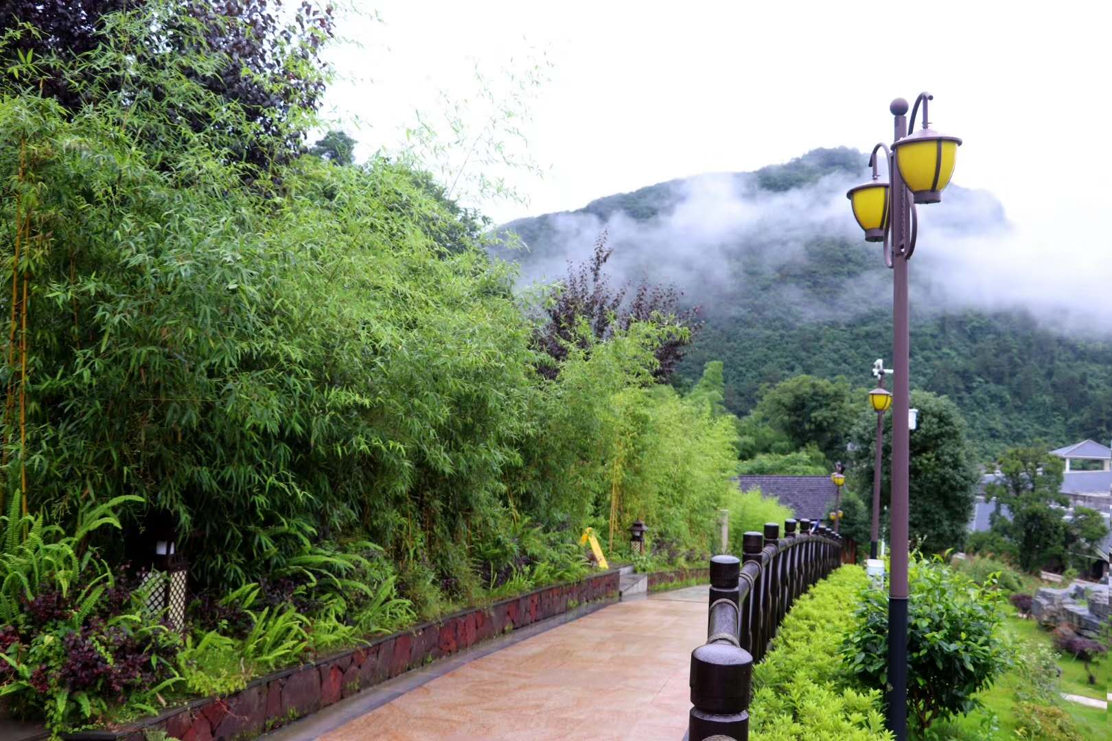 韶关的世外桃源，泡巴厘岛温泉，观小黄果树瀑布，享山景无边泳池