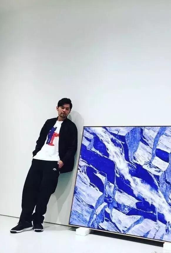 优衣库kaws联名连帽卫衣,优衣库联名kawst恤