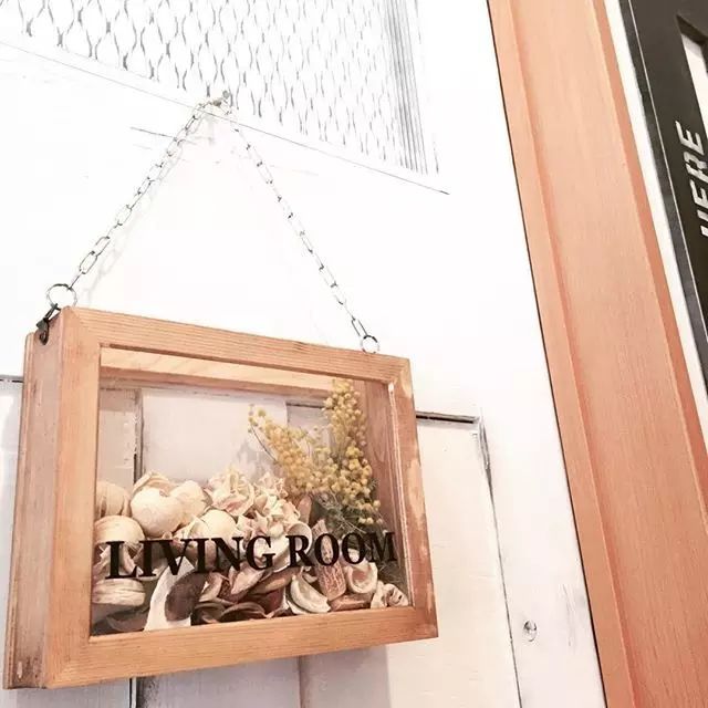 80后夫妇将破旧小宅爆改“复古咖啡厅”，95%家具都是自己打造