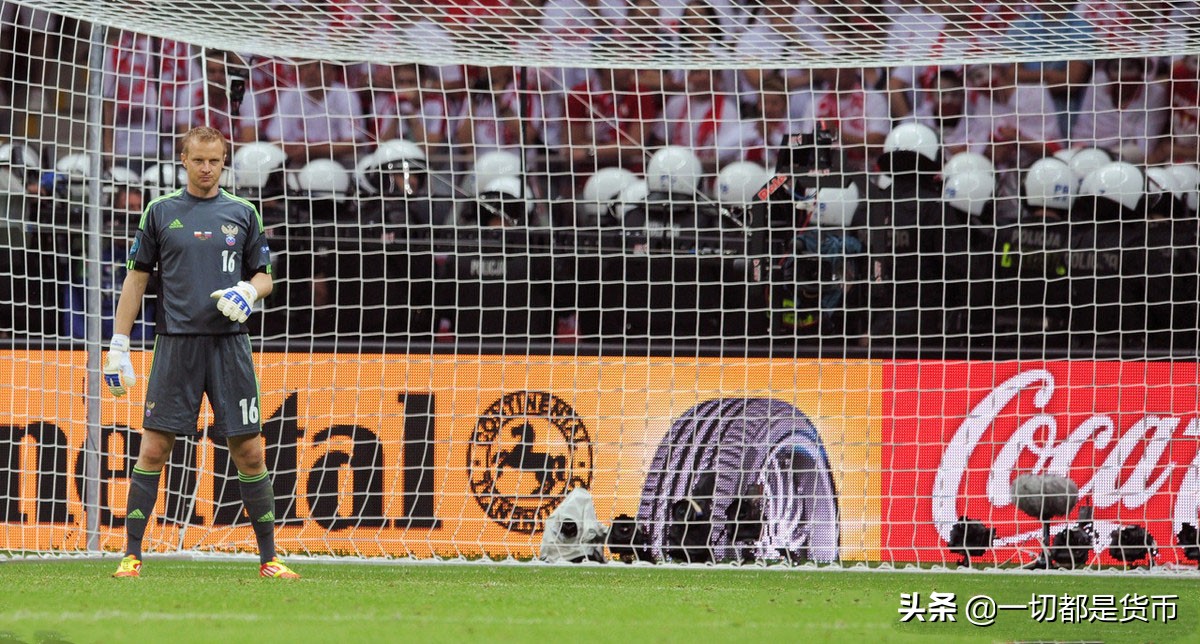 守门员什么时候可以进攻,守门员没有球怎么练扑救