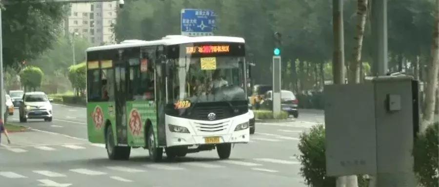 刮风广告牌砸了车属于谁的责任,广告牌砸人事件谁的责任