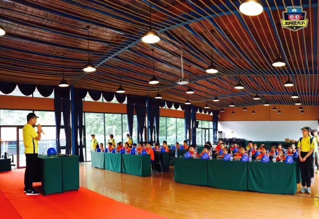 厉害了!这几个小学生竟然花了5天时间在森林里造了一个......