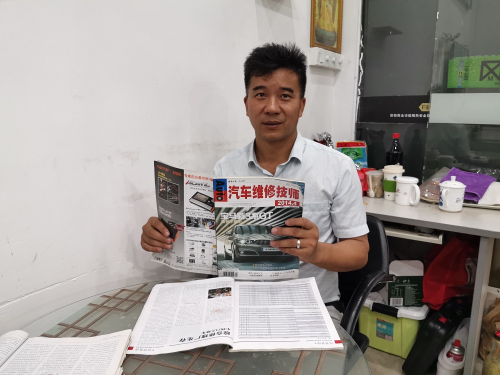 同时从深圳保安起步26年后他俩命运大不相同