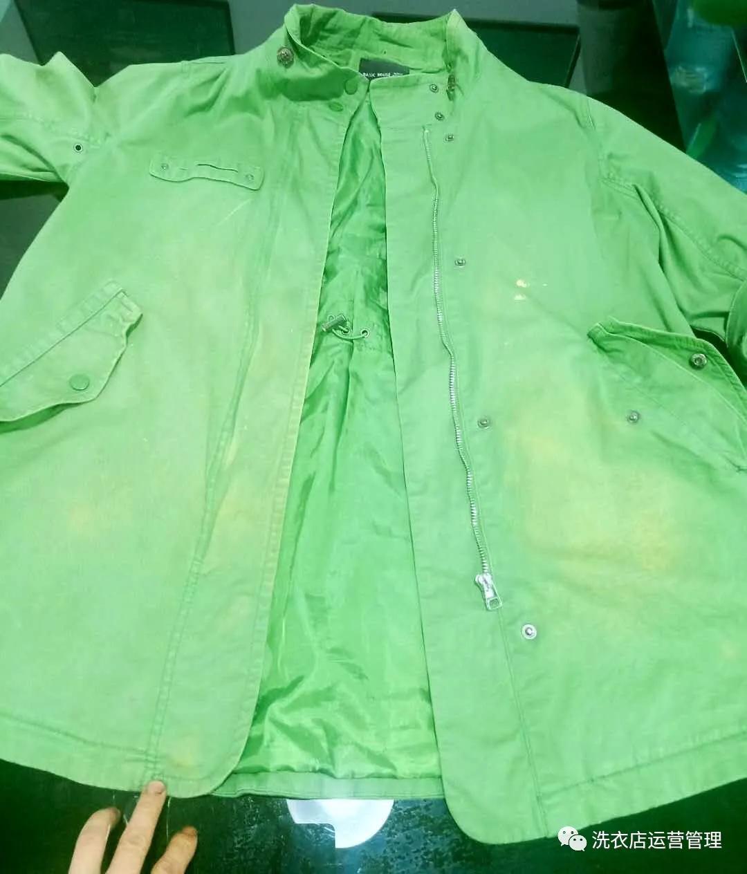 84把黑衣服脱色了怎么办,84能让衣服脱色到全白吗