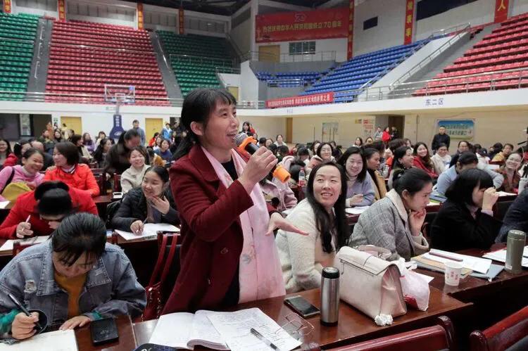 巴陵郡三湘四水英才聚，香樟园高谈阔论红烛燃