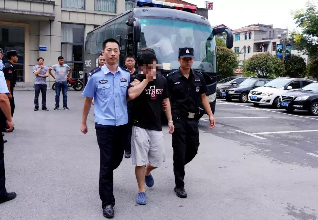 自学编程当“黑客”，*取盗**公民个人信息80多万条售卖，走上邪路自食其果！