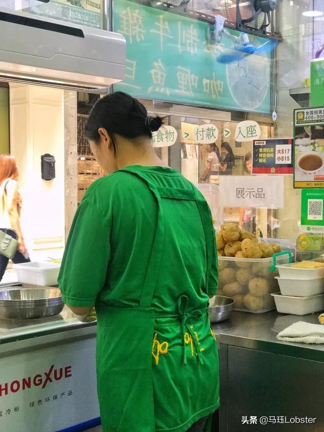 澳门当地人吃的蛋挞,在澳门吃着蛋挞超开心