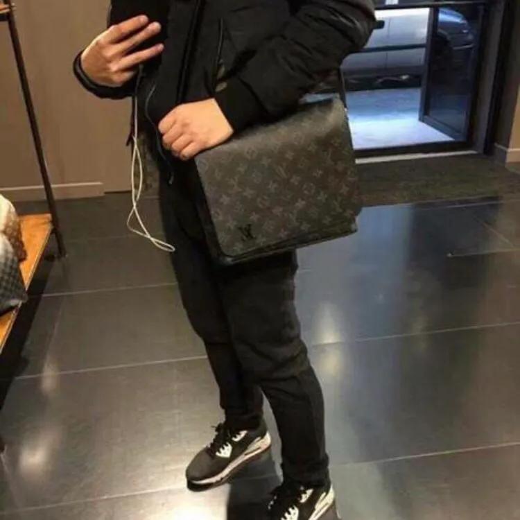 二手男款lv邮差包,lv需要消费多少才有水晶球和卡包