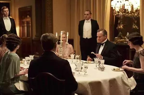 西式餐桌礼仪常识座位顺序,西餐餐桌礼仪的四个原则