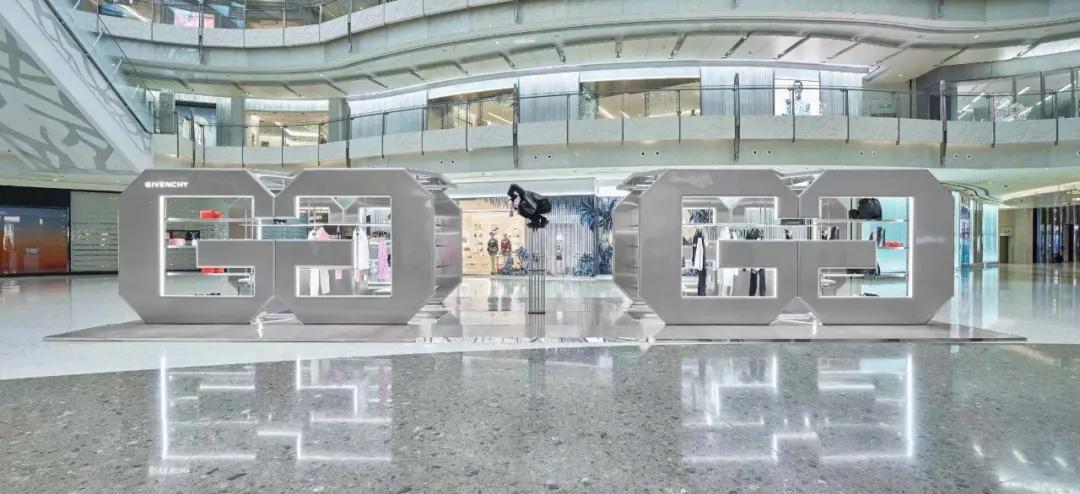 乃万曾可妮直播,纪梵希女包值钱吗