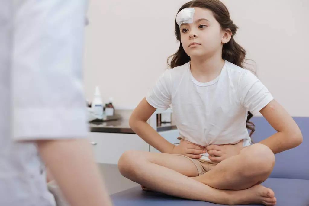 孩子喊肚子疼怎么缓解,小孩子典型肚子疼