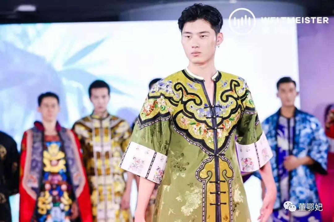 “华易风·默默的绣”2019中国西装先生总决赛“绣”美中华