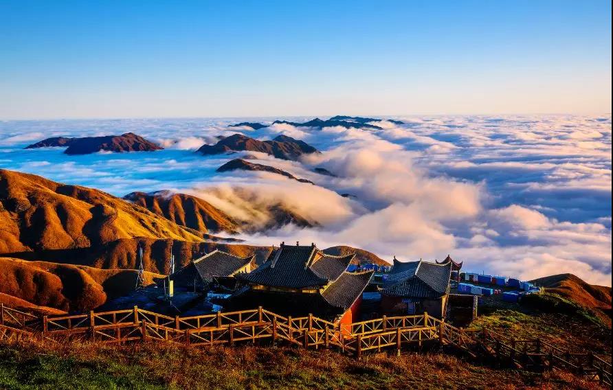 江西最受欢迎的旅游地点,江西的庐山三清山武功山哪个更美