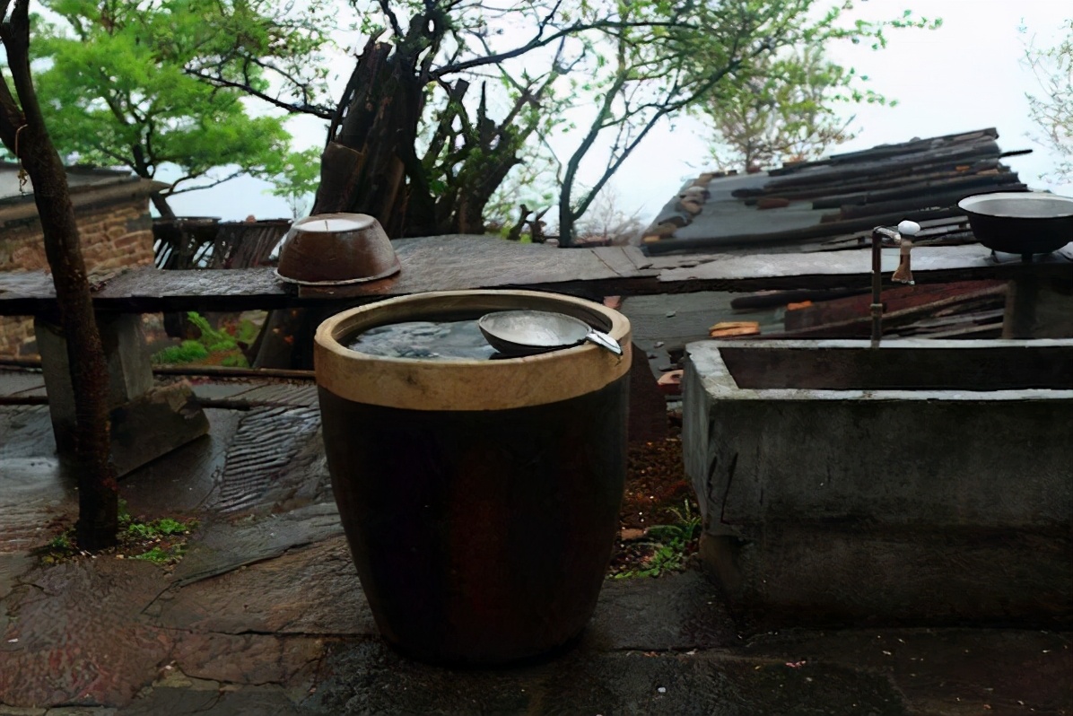 关于农村老话四白四黑是什么,农村俗语四酸四白四难听