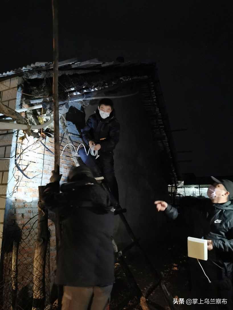 内蒙古通信行业突击小分队雪原急驰10小时帮助学生解决信号问题