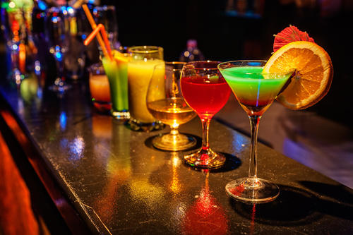 第一次去酒吧不会喝酒怎么点酒,第一次去酒吧不会点酒怎么办